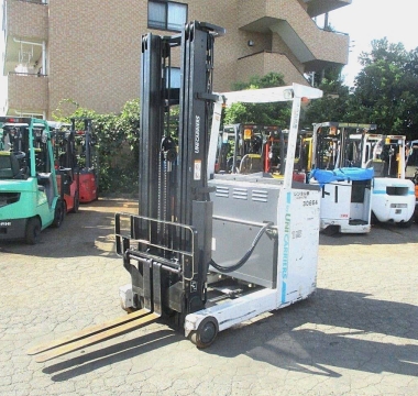 xe nâng chính hãng