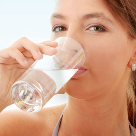 Mách bạn cách chống khô da khi ngồi phòng máy lạnh